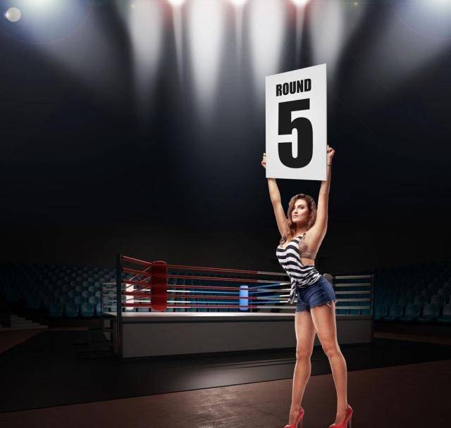 拳击举牌女孩颜值逆天,因工资太少,被迫为职业选手提供私人服务_比赛_