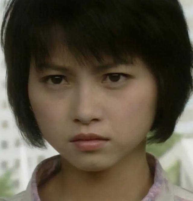 刘玉翠好转以后又回到了娱乐圈开始了配角生涯,事业上坎坷不说,感情上