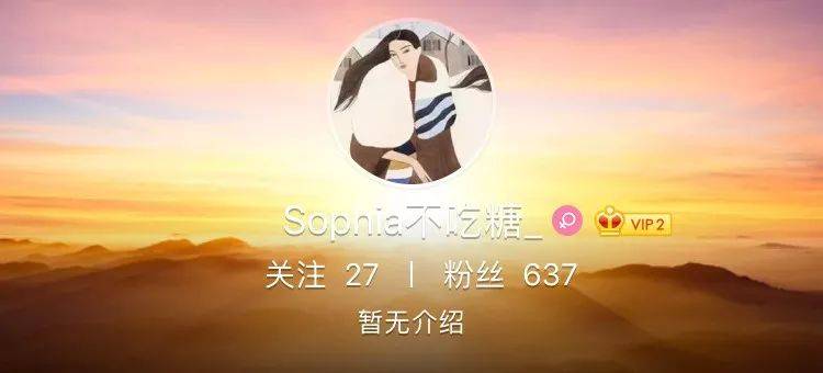 原创美貌吸引力不足成为人群背景板营造众星捧月的氛