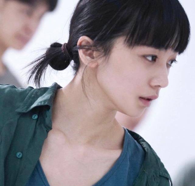 演员尹昉宣布当爹晒一家三口合照幸福满满台妻子身份首曝光