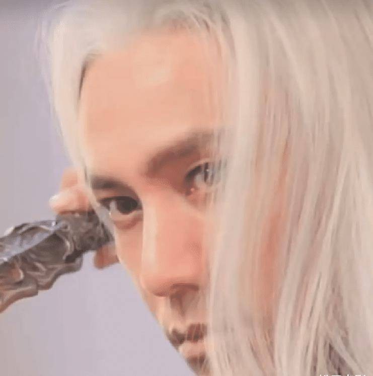 《侍神令》陈坤白发造型曝光,网友评论两极分化,帅气or违和?