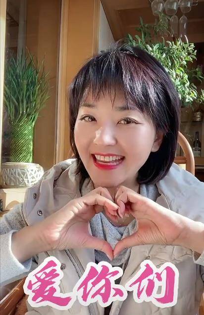 原创47岁电视主持方琼罕晒近况肤白貌美似少女豪宅曝光古色古香