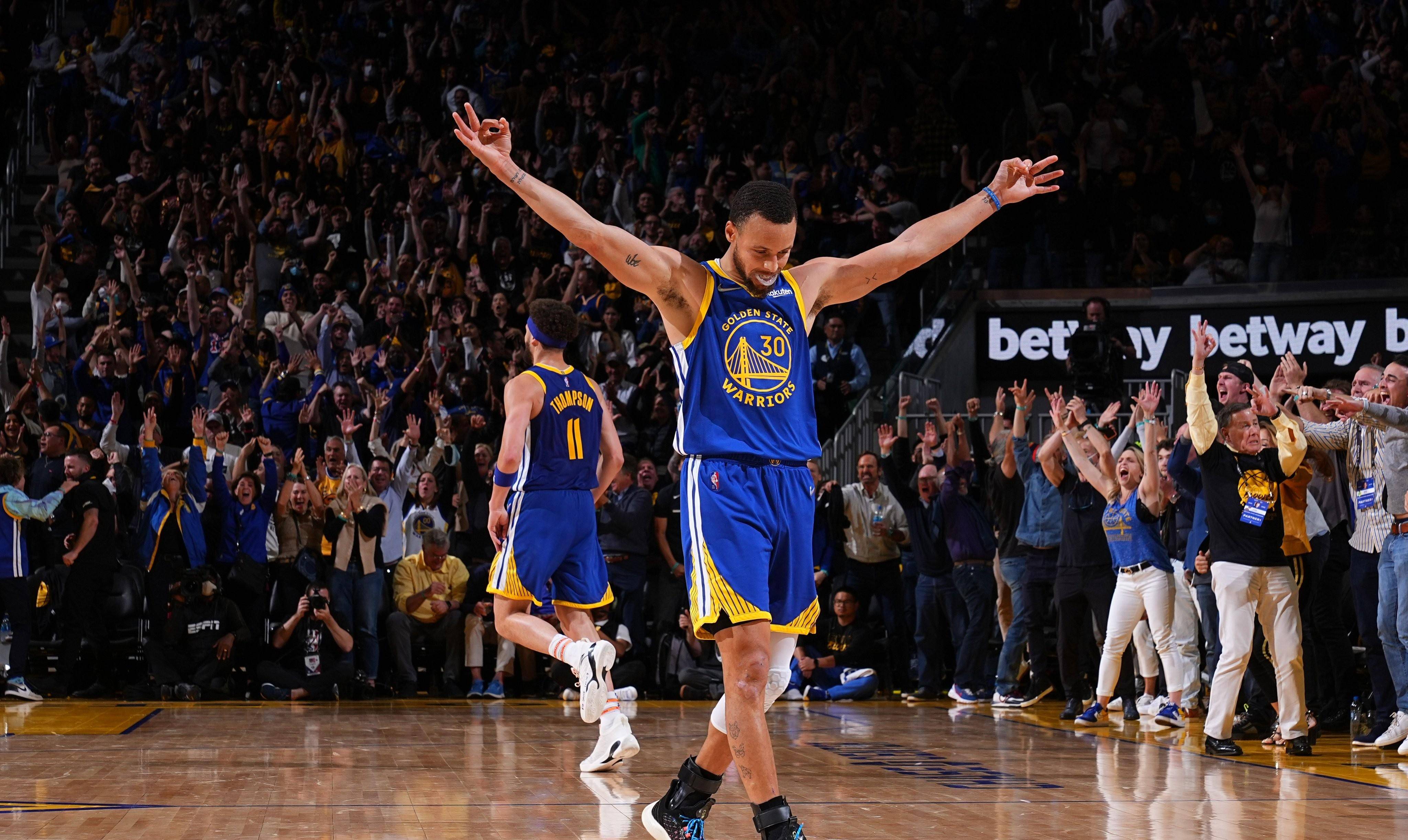 装库里"贝恩在几乎打满全场的情况下同样把输出做到极致……"无莫熊"