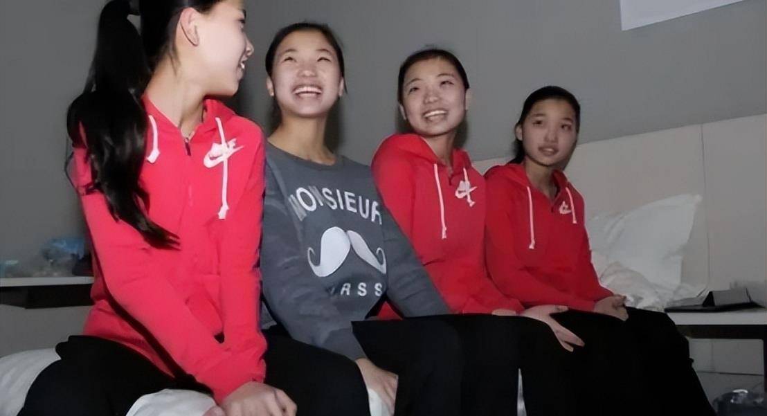 山东四胞胎冰清玉洁上同所大学还住同一间宿舍姐妹情深