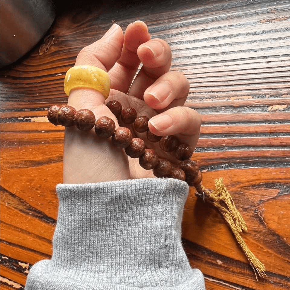 就很难受!_佛珠_手腕_配饰