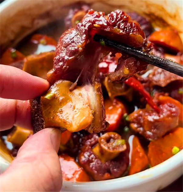 却是相当高,适合女性,可补充大量的胶原蛋白_牛尾巴_红烧牛尾_味道