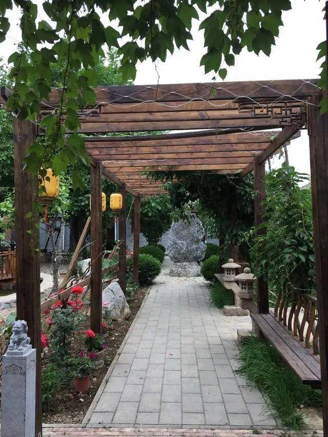 院子留个走廊吧,用木格栅做顶,攀些藤蔓,冬天坐下面想想都惬意