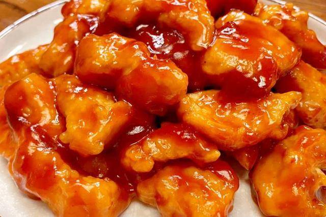 糖醋里脊,酸甜开胃,香酥可口,孩子尤其喜欢._表面_食用油_面糊