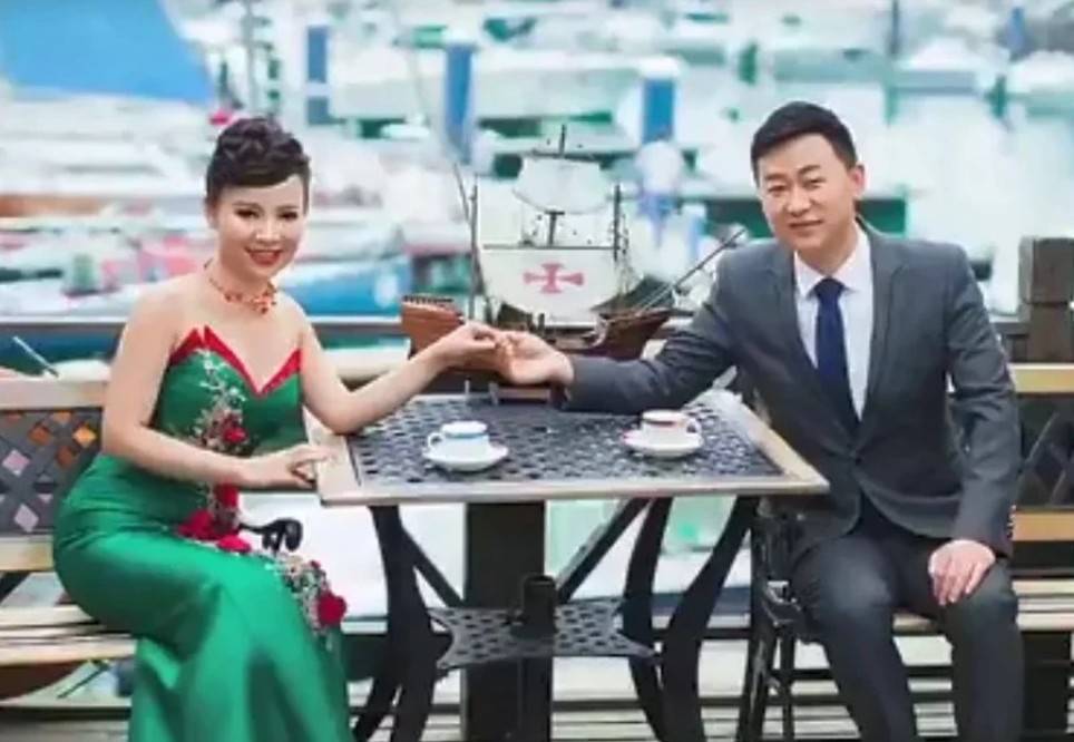 甘愿为一个女人捐献眼球,可见盲人歌手刘赛的军人丈夫爱她有多深_父母