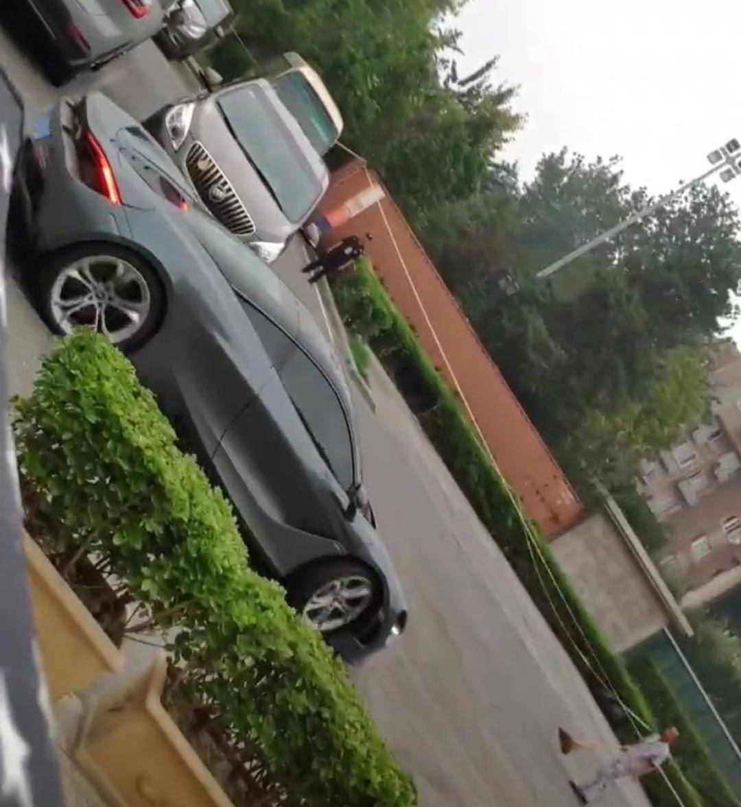 目前公开曝光的郭麒麟专属座驾只有一辆,售价高达400万 的迈凯伦720s