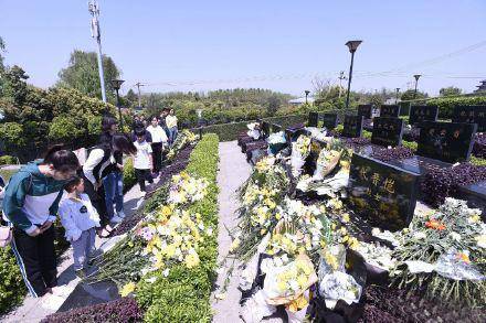 张嘉倪发文送别凉山火灾救火英雄,细节很用心,粉丝纷纷效仿!