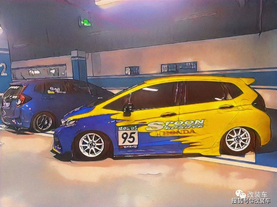 spoon涂装的姿态本田飞度玩改装就是因为老婆喜欢