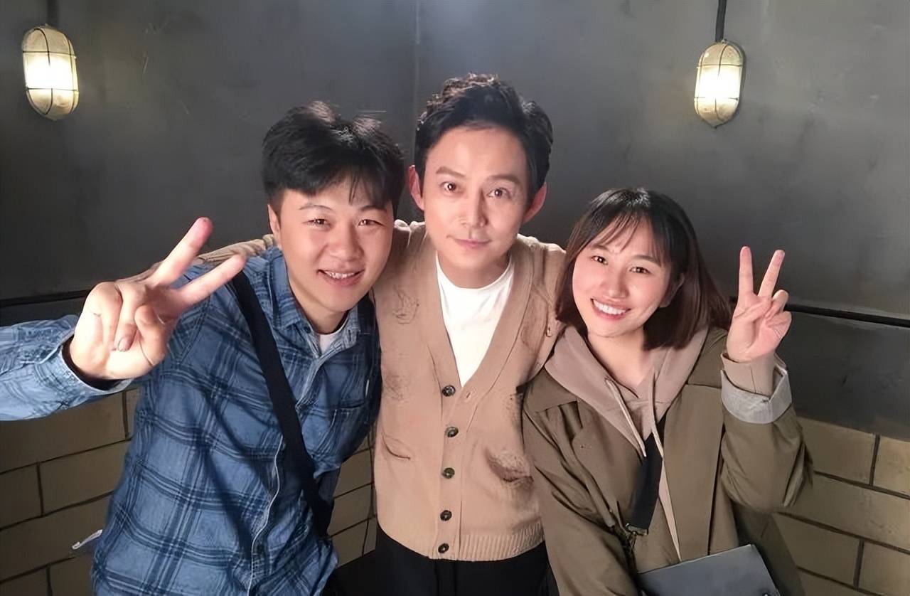 原创跳槽反踩老东家出新综艺对抗明侦起底何炅小盒子恩怨始末