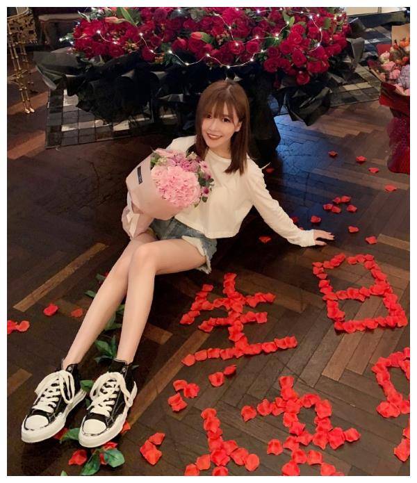 34岁唐笑罕晒近照,微整改名形象大变,嫁入豪门成人生赢家