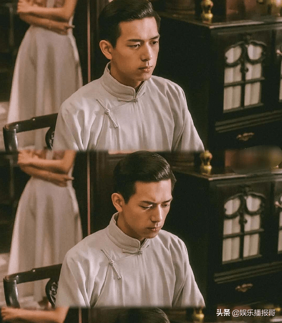 有教书先生的感觉!