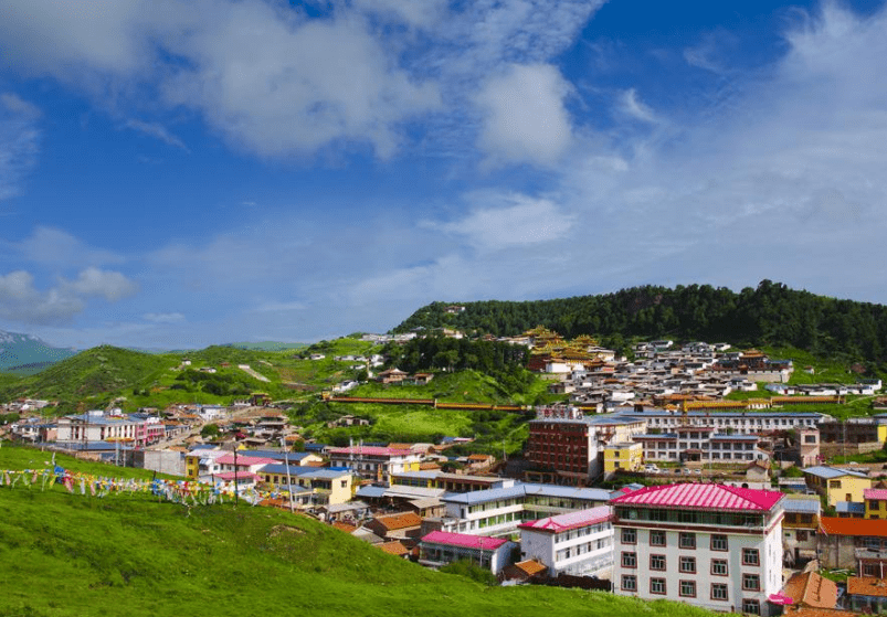 我国最独一无二的小镇由两个省共同管辖竟是由寺庙命名