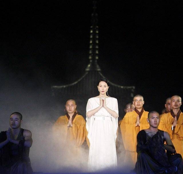 娱乐圈的繁华复杂,让这十位女明星选择皈依佛门,看淡世间冷暖_佛教_丁