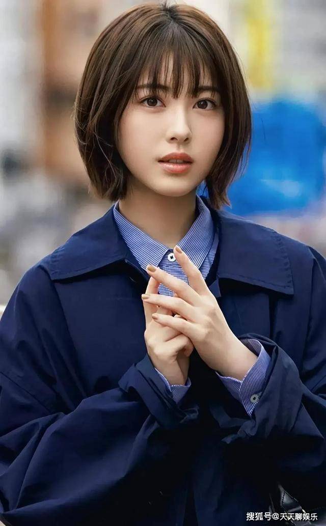 滨边美波真的好美啊,随便截下来一帧都是惊艳滨边美波靠着甜美清纯的