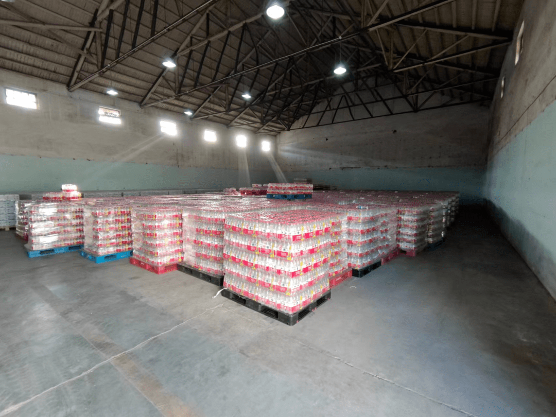 仓库一夜化身保供物资转运点,他们展现"西岸速度"丨党旗飘扬_沈志晟