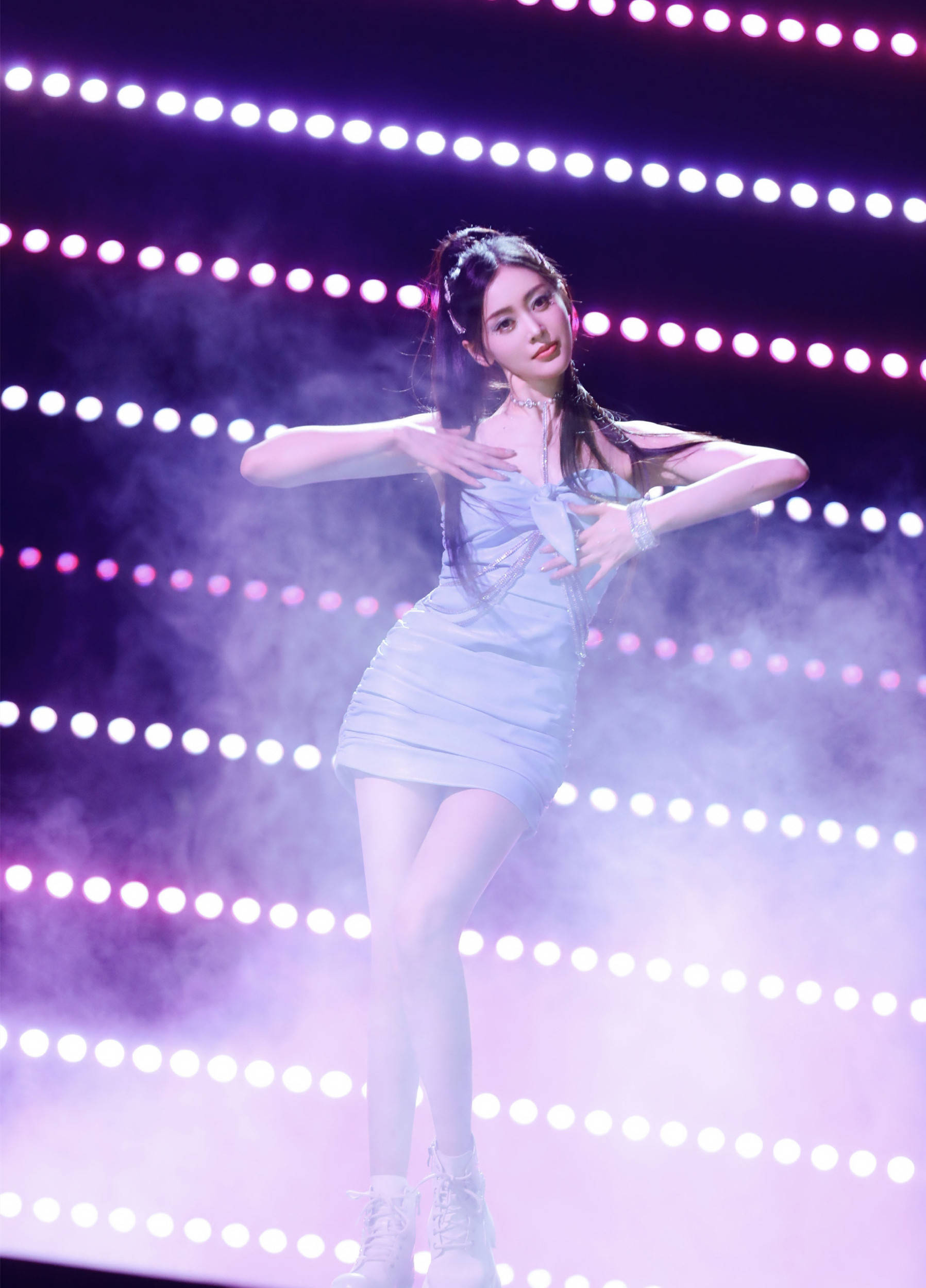 原创郑秀妍站c位受质疑伴舞张天爱完美如ai吴谨言专业很惊喜