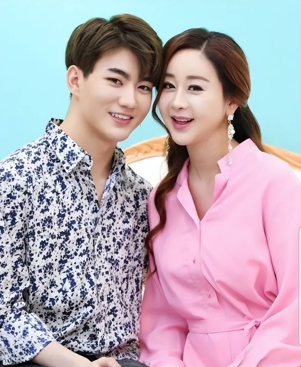 原创46岁咸素媛携90后老公直播与婆婆同框不自然败了艺德无戏可拍