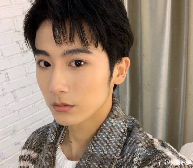 郝富申就读于北京电影学院,目前19岁,还是tfboys王俊凯的室友,他参演