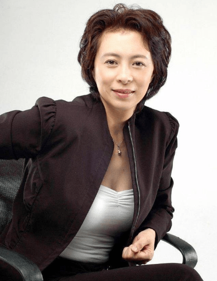 演员出道40年零绯闻,出演《你好,李焕英》再次走火_刘佳_电视_任长霞