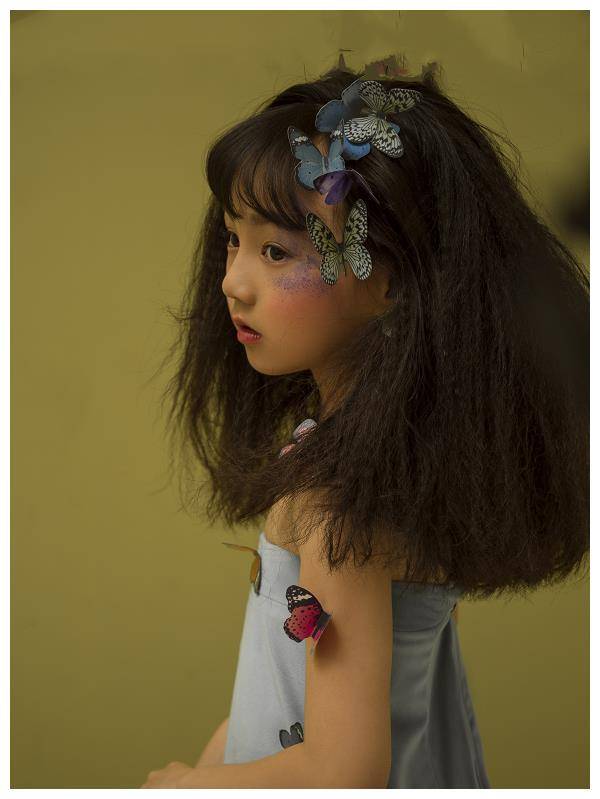 原创邓伦女儿长大了本以为会眉清目秀如今7岁就美得不敢认