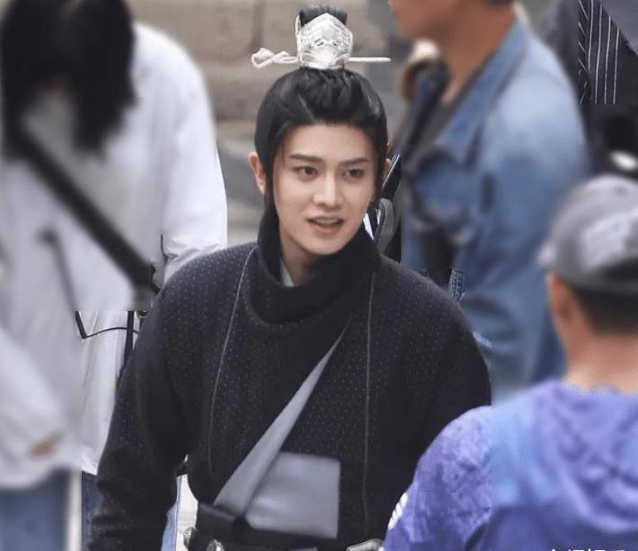 不知道大家在看到任嘉伦在《驭鲛记》的这张路透后,有没有一种回到