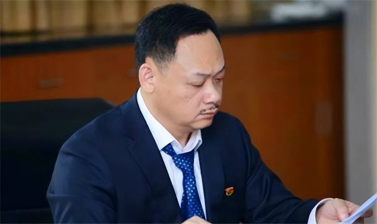 原创奥运冠军占旭刚退役后迎娶初恋空姐已是副厅干部未来可期