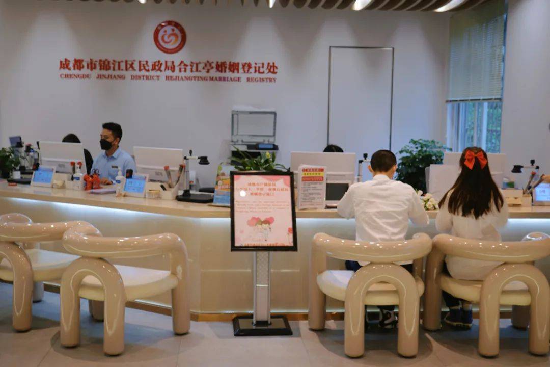 成都的婚姻登记处比婚庆公司还凶