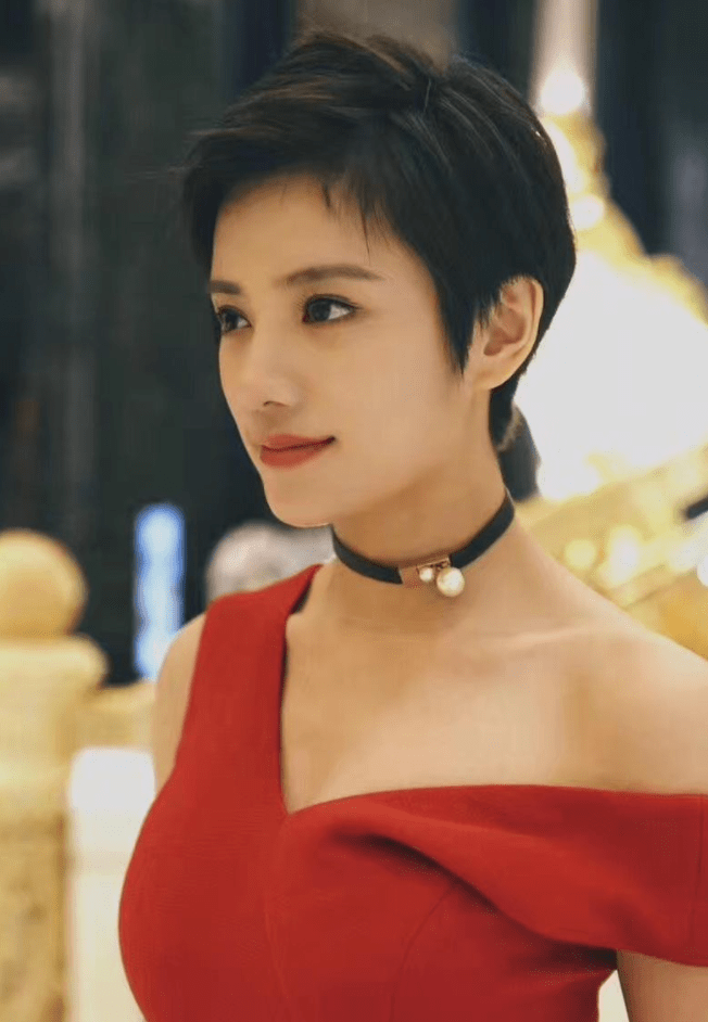 她是浙江卫视一姐,曾因口误让商家亏10万,沉寂多年才复出_伊一_朱丹