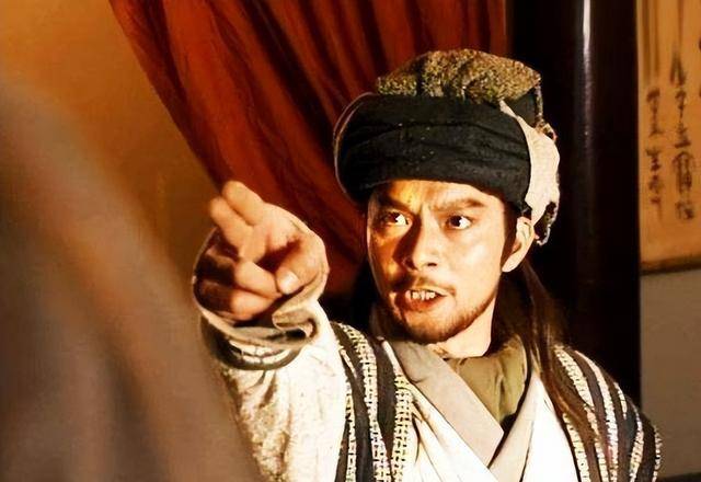 黄日华版乔峰为何总戴着帽子?看到这张照片,瞬间让你笑着明白?