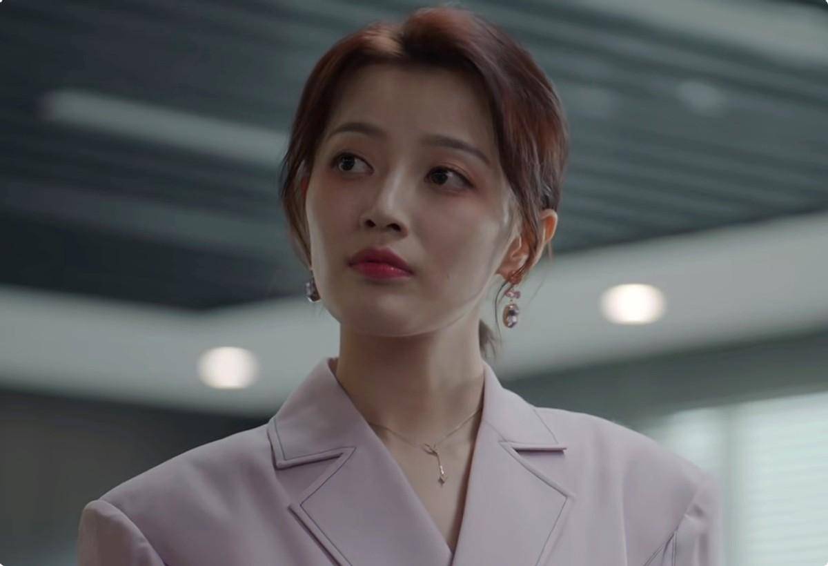 王文绮出彩,塑造温柔上司在以往的职场剧里,一定有一个心思不轨的女