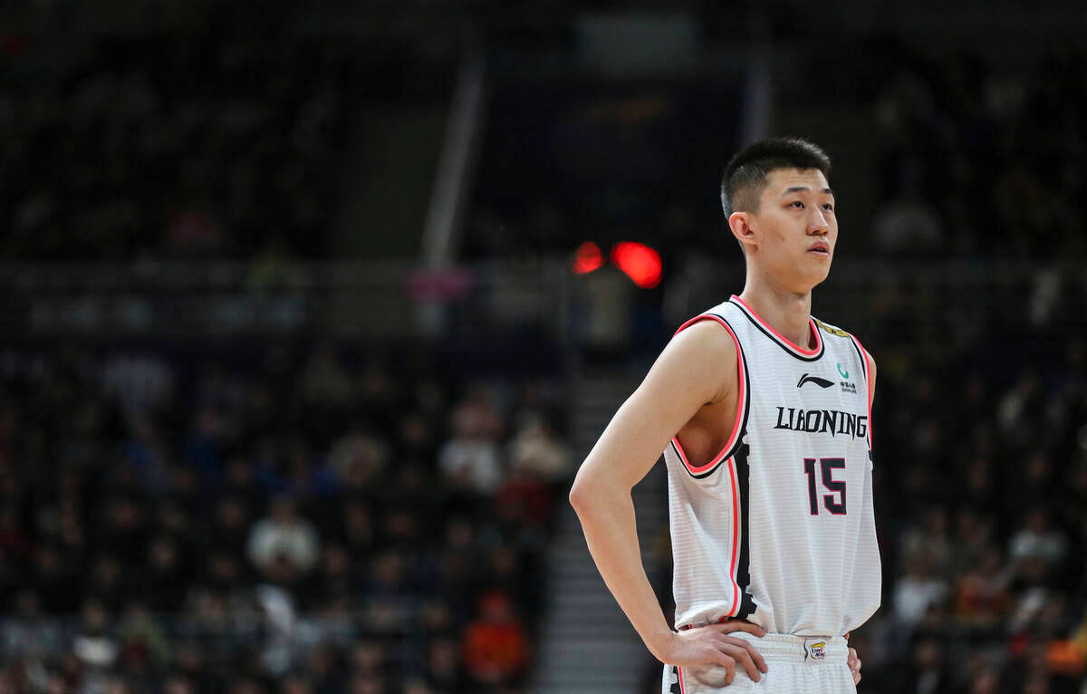 人家到海南都玩几天,他婚礼后回沈阳晒美食,杨鸣弃将或就此退役_郭旭