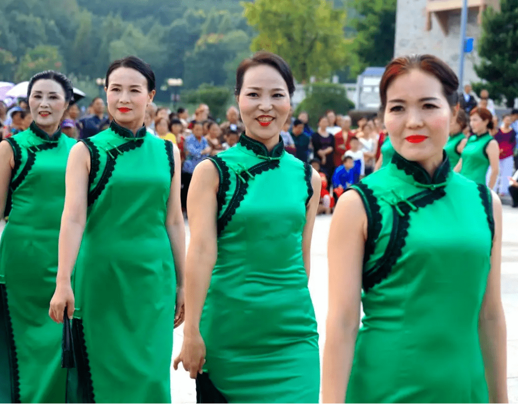 旗袍女人怎么走出超美旗袍秀十种经典走姿你一定要学会