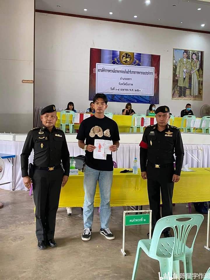 同样是泰国七台当红演员donut phattharapon 今年23岁,他也再次申请了