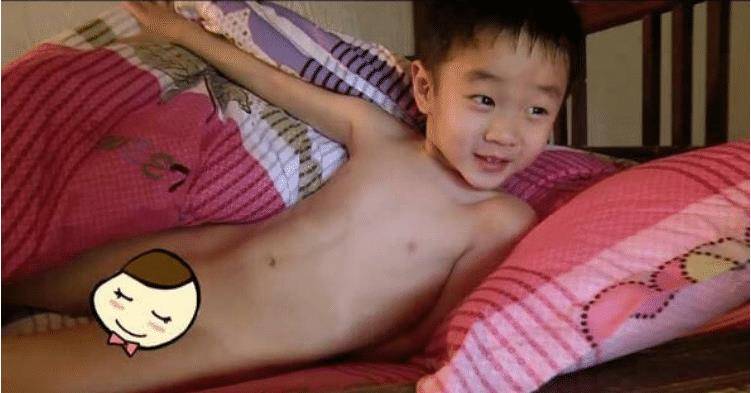 原创杨威儿子杨阳洋11岁近照曝光身材瘦小面相时尚娃娃脸不复存在