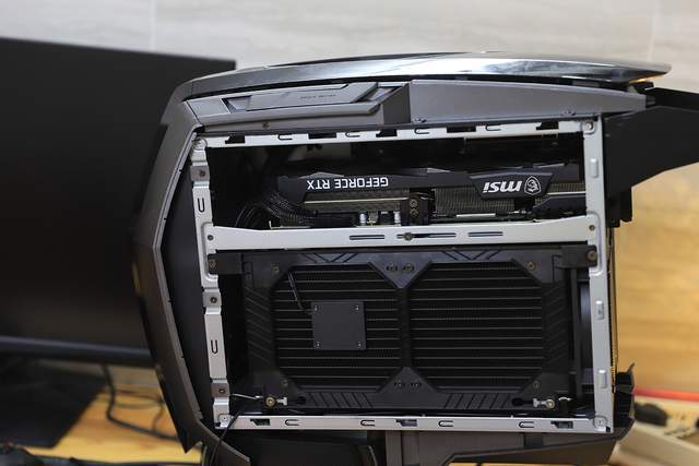 旗舰级游戏电脑微星宙斯盾ti5