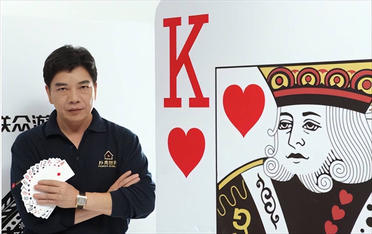 原创广西赌王邱芳全横扫美国各大赌场每次领奖都身披五星红旗