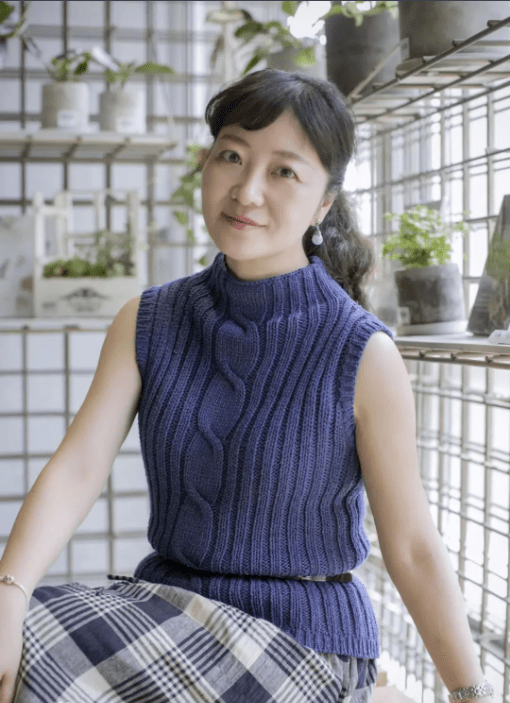 主要作品有:长篇小说《纸人》《野芒坡》《月亮茶馆里的童年》《轮子