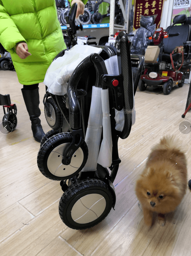 英洛华5907碳纤维轻便轮椅电动轮椅现场实拍