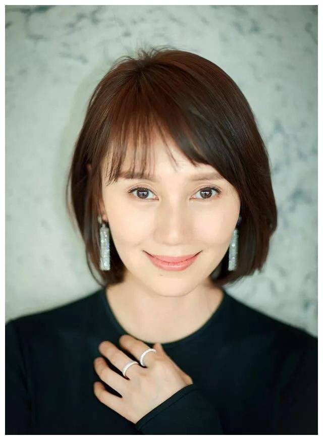 奔四女人剪短发显老?