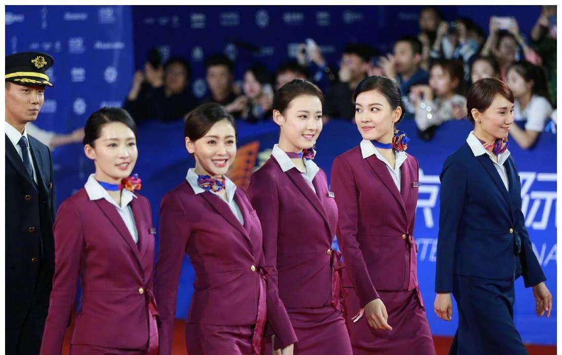 《中国机长》热映袁泉演技受夸赞，中年女演员的魅力一直都在