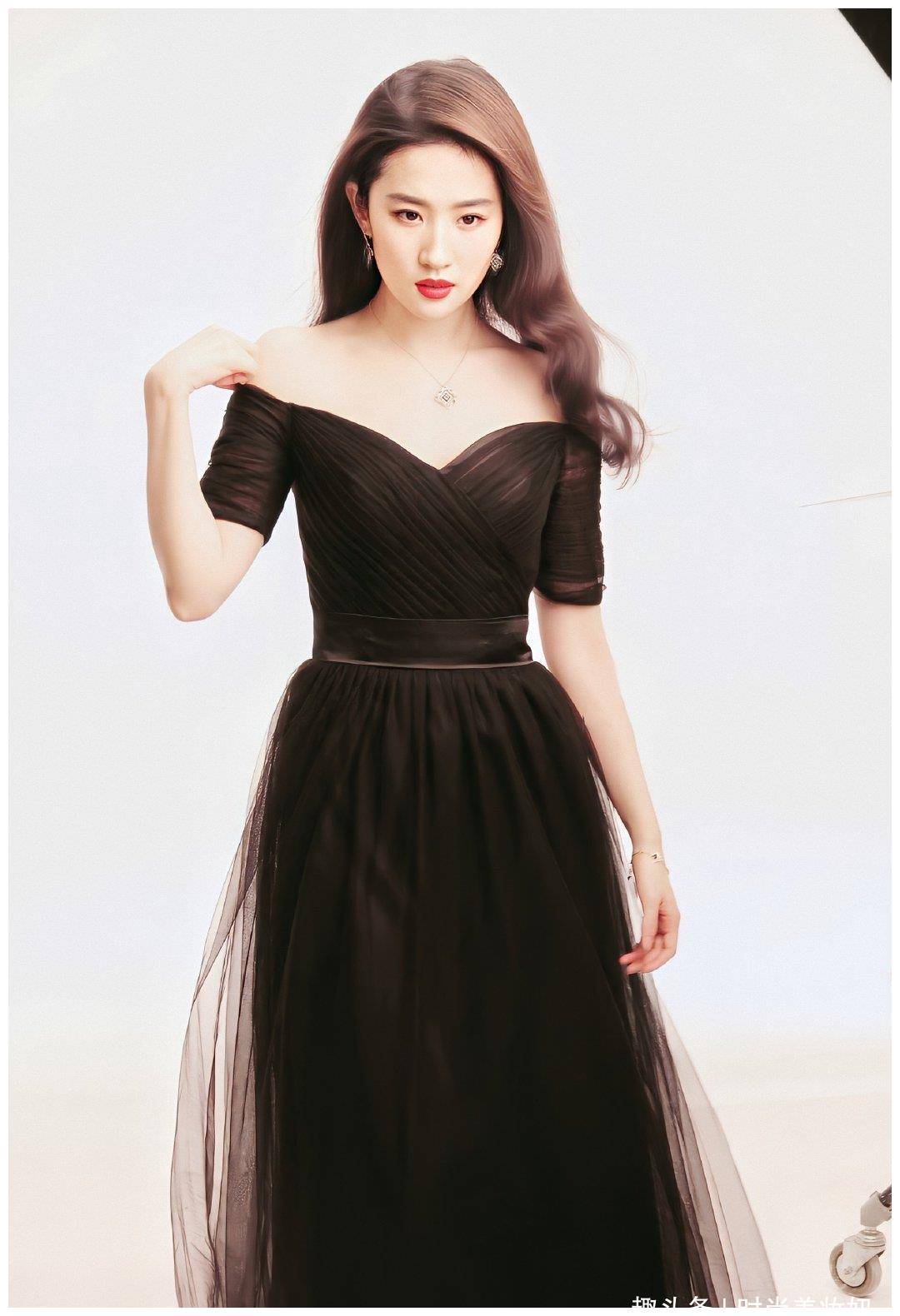 刘亦菲真是"人间尤物",穿黑色一字肩连衣裙配长卷发,美腻了_装饰_风格