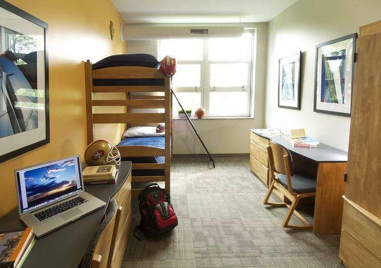 宿舍管理:学校宿舍的教职员工均训练有素,经验丰富,为每位学生提供