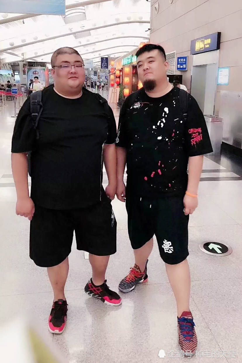 美食主播"泡泡龙"因活动事业猝死,网友不赞反嘲_吴孟达_李子柒_讣告