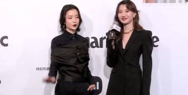 却束手无措被换掉,网友质问:是因艳压红毯女星吗_李斯羽_半程_曾美