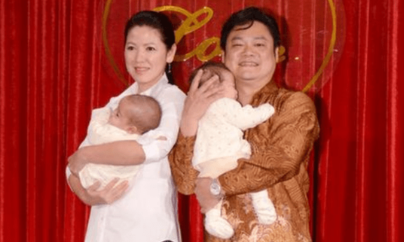 她曾被称情歌天后,却嫁丑男4年试管20次,今48岁喜获双胞胎_陈明真