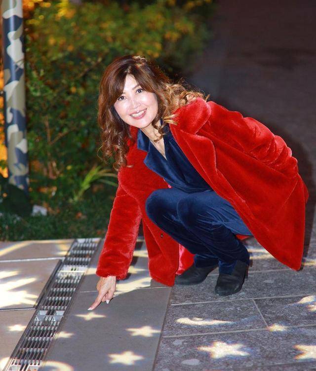 日本71岁美女奶奶颜值逆龄:身材不输少女,和孙子出门被认母子_上野_润